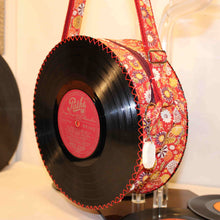 Charger l&#39;image dans la galerie, Sac à main artisanal rond en disque vinyle et tissu coloré

