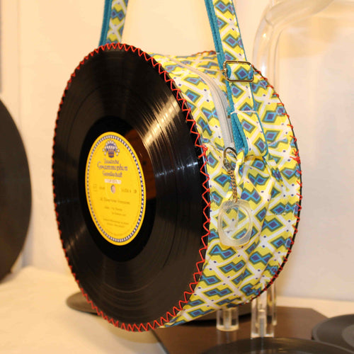 Sac à main artisanal rond en disque vinyle et tissu coloré