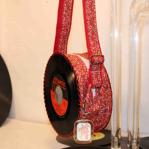 Petit sac à main rond artisanal en disque vinyle et tissu coloré