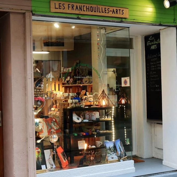 boutique de créateurs locaux située dans la ville touristique de Revel réunissant une quinzaine de créateurs du Tarn, Haute-Garonne et Aude