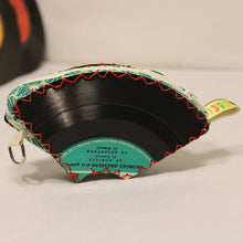 Charger l&#39;image dans la galerie, Porte-monnaie en disque vinyle.  Vert / Brassens

