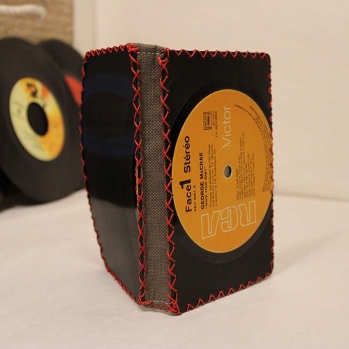 Portefeuille artisanal en disque vinyle et tissu coton