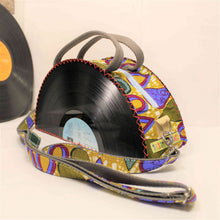 Charger l&#39;image dans la galerie, Sac à main artisanal  demi- rond en disque vinyle et tissu coloré
