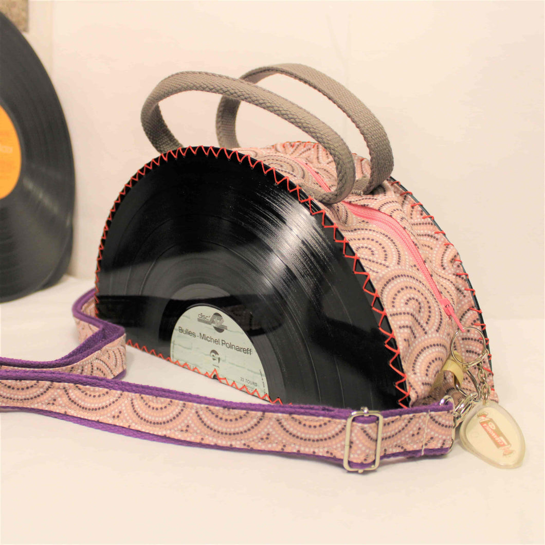 Sac à main artisanal  demi- rond en disque vinyle et tissu coloré